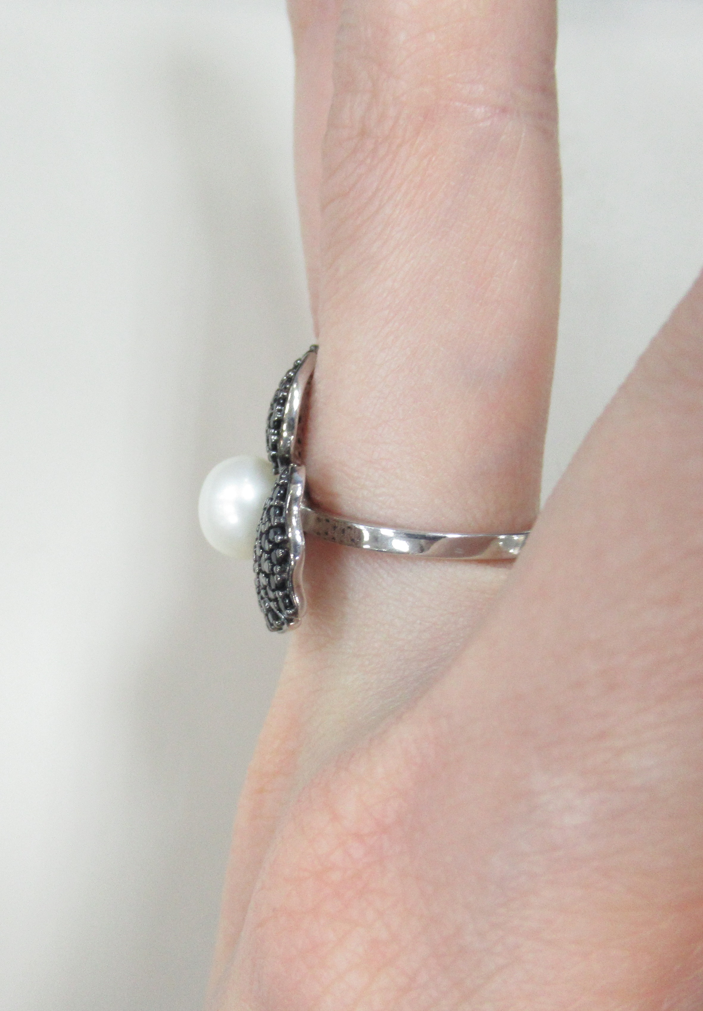 Серебряное кольцо с жемчугом и шпинелью "Цветок"